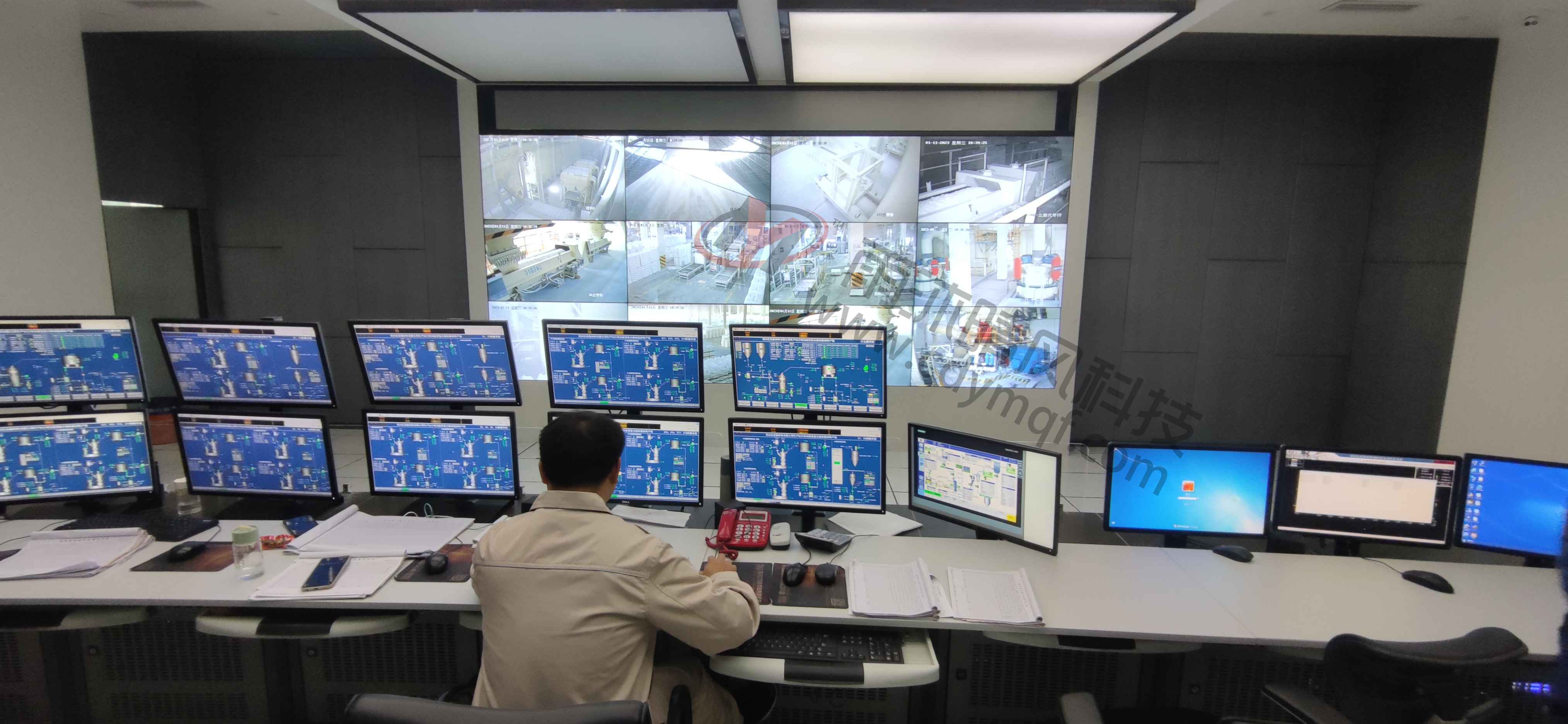 監(jiān)控控制中心.jpg